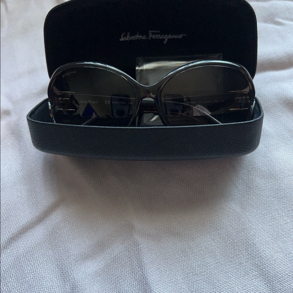 Authentic Salvatore Ferragamo Sunglasses main image 5